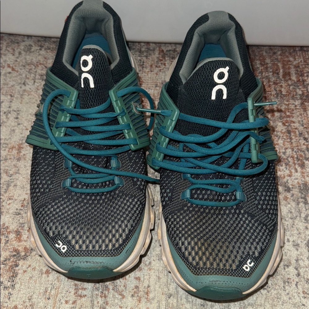 On Cloud size 7.5 Womens HELION